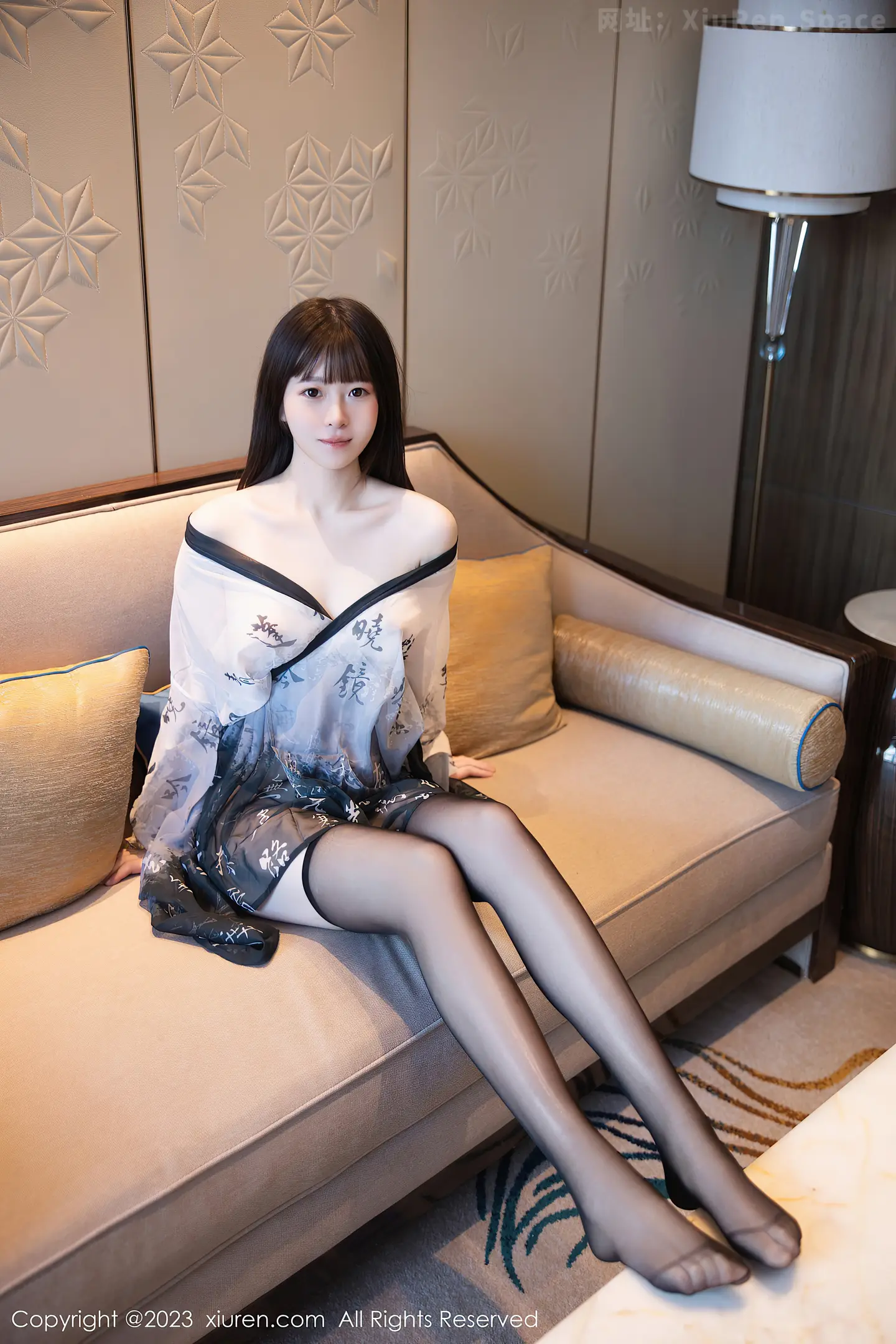 图片[3]-[XiuRen秀人网]VOL.7459 模特林悠悠性感黑白薄纱古装服饰配黑丝袜秀曼妙身姿诱惑写真84P-秀人网官方网站